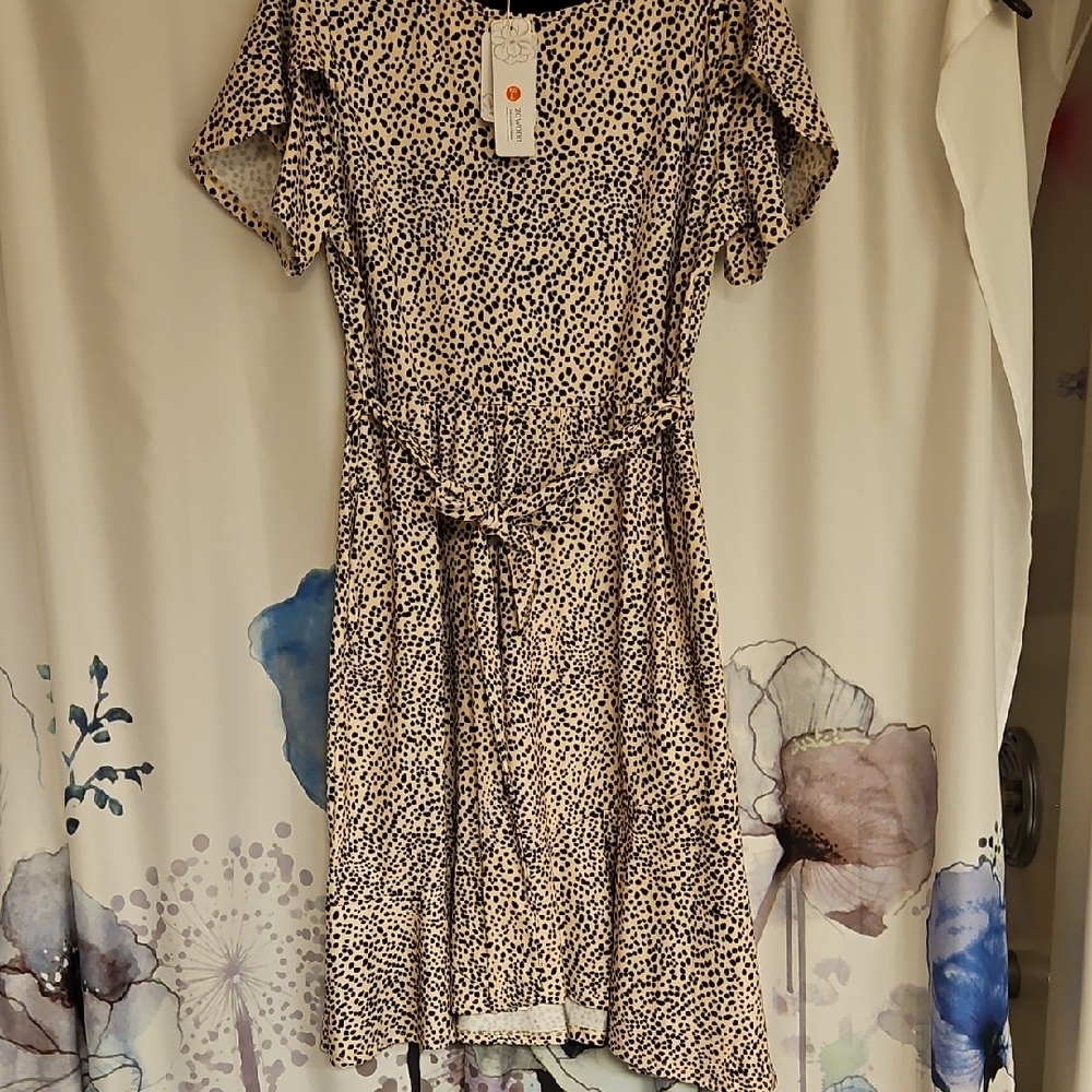 Elegant Women's Midi Dress in Black and Cream